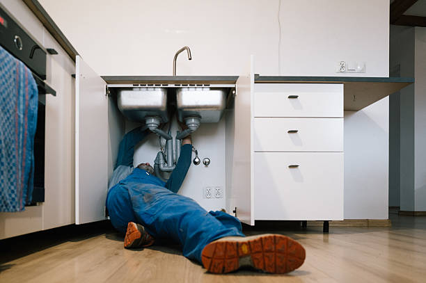 Professional Emergency Plumber technician working in Salem, AL